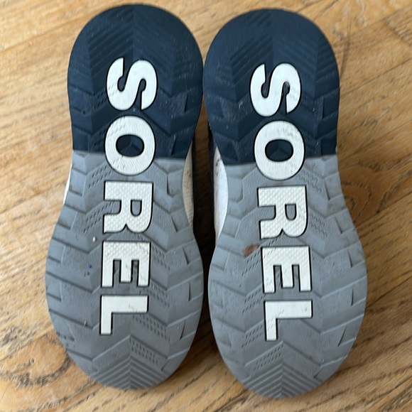 Sorel Out 'N About III Classic Felt Duck Boots, size 5 - Picture 5 of 5